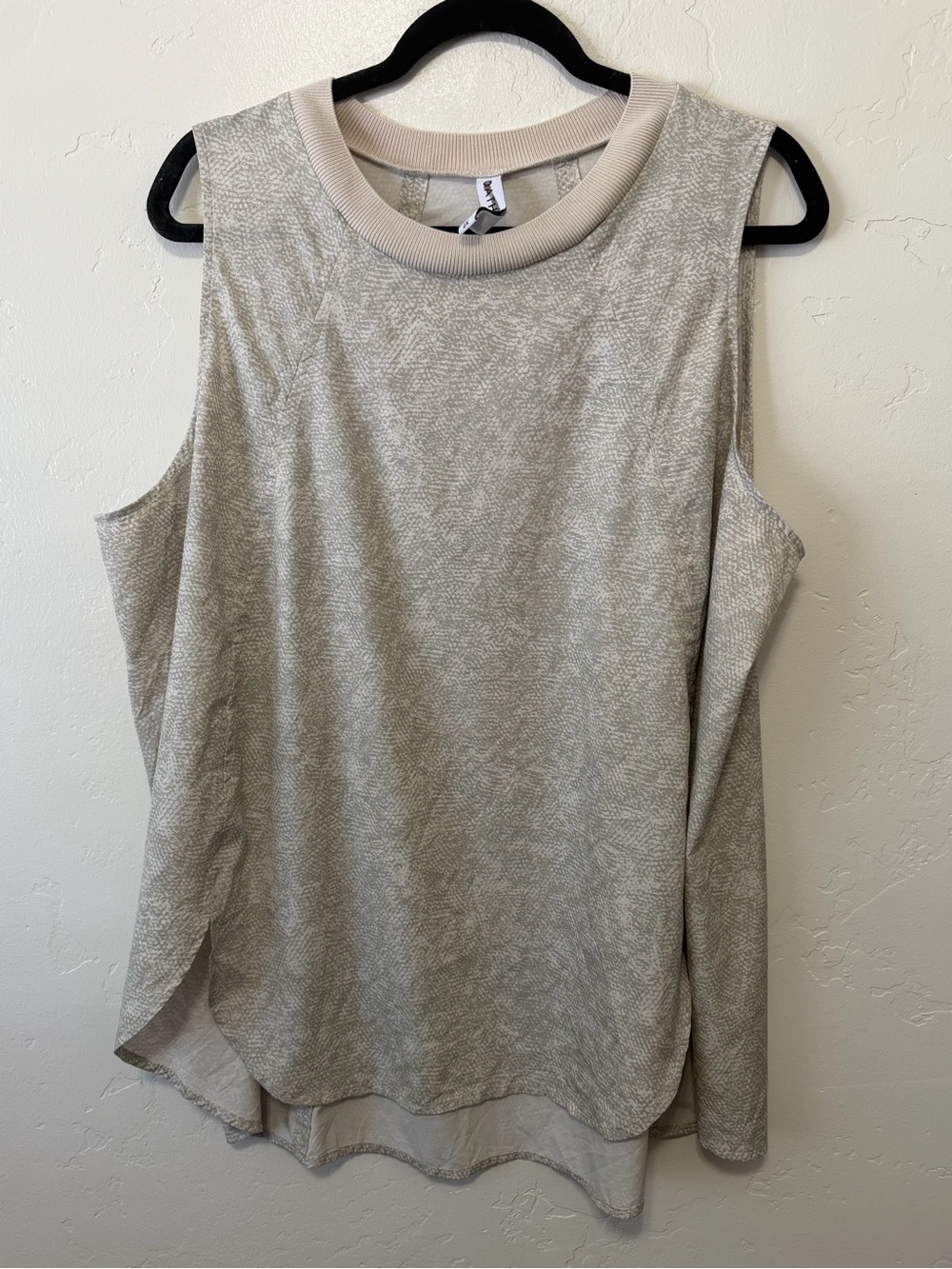 Athleta Light Beige and Grey Scoop Neck Tank Top - 2X